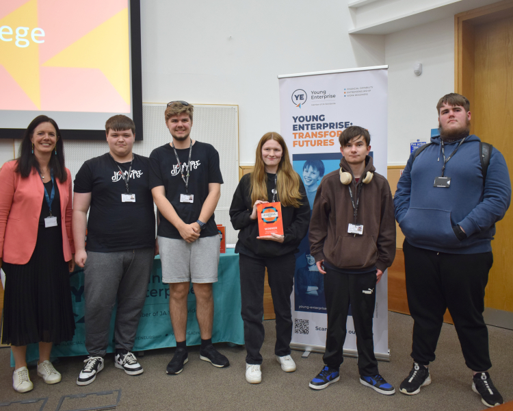 Dis+Advantage  Team Programme