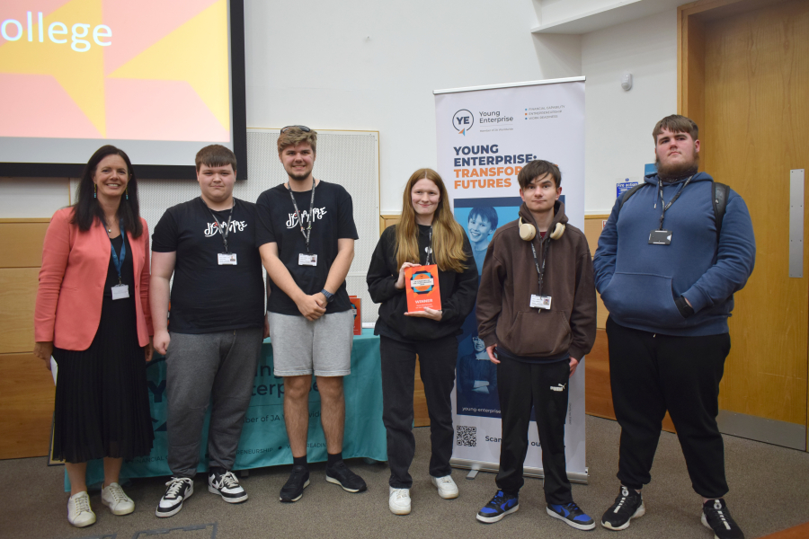 Dis+Advantage  Team Programme